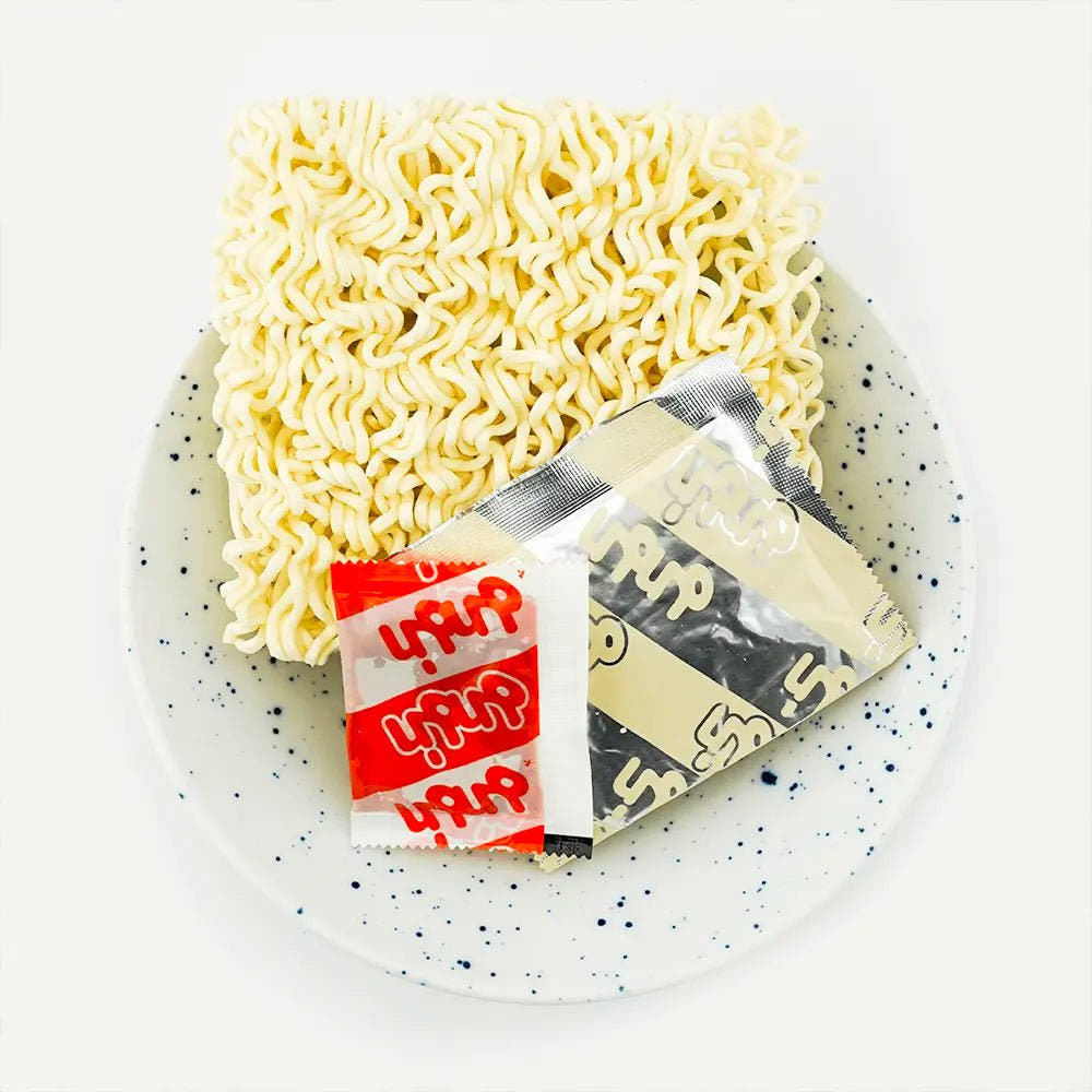 Mama OK Series Instant Noodles - Gusto Tuorlo Salato - Trovasia - I01032 - 03